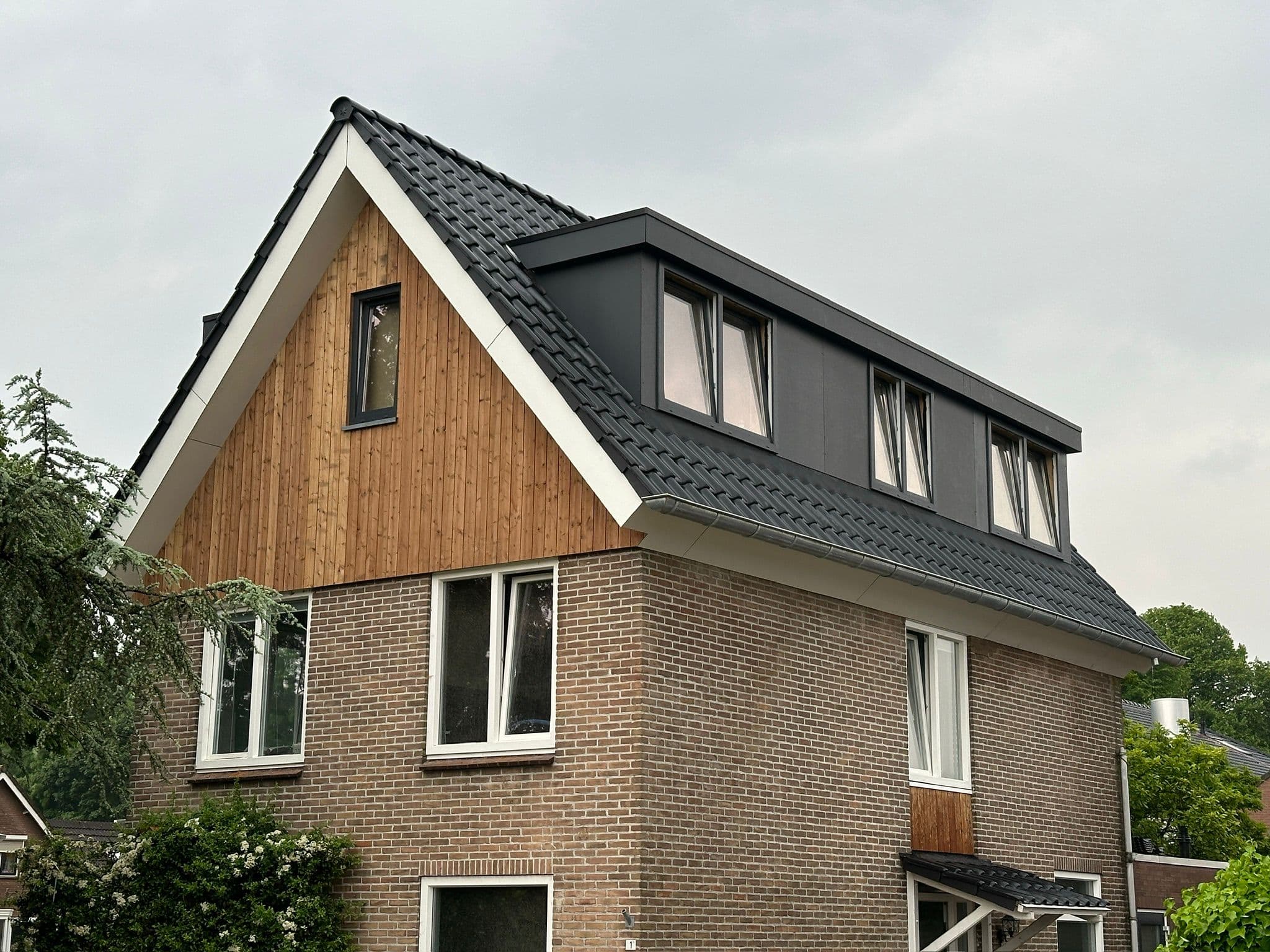 Gevelbekleding met dakkapel opbouw Den Bosch