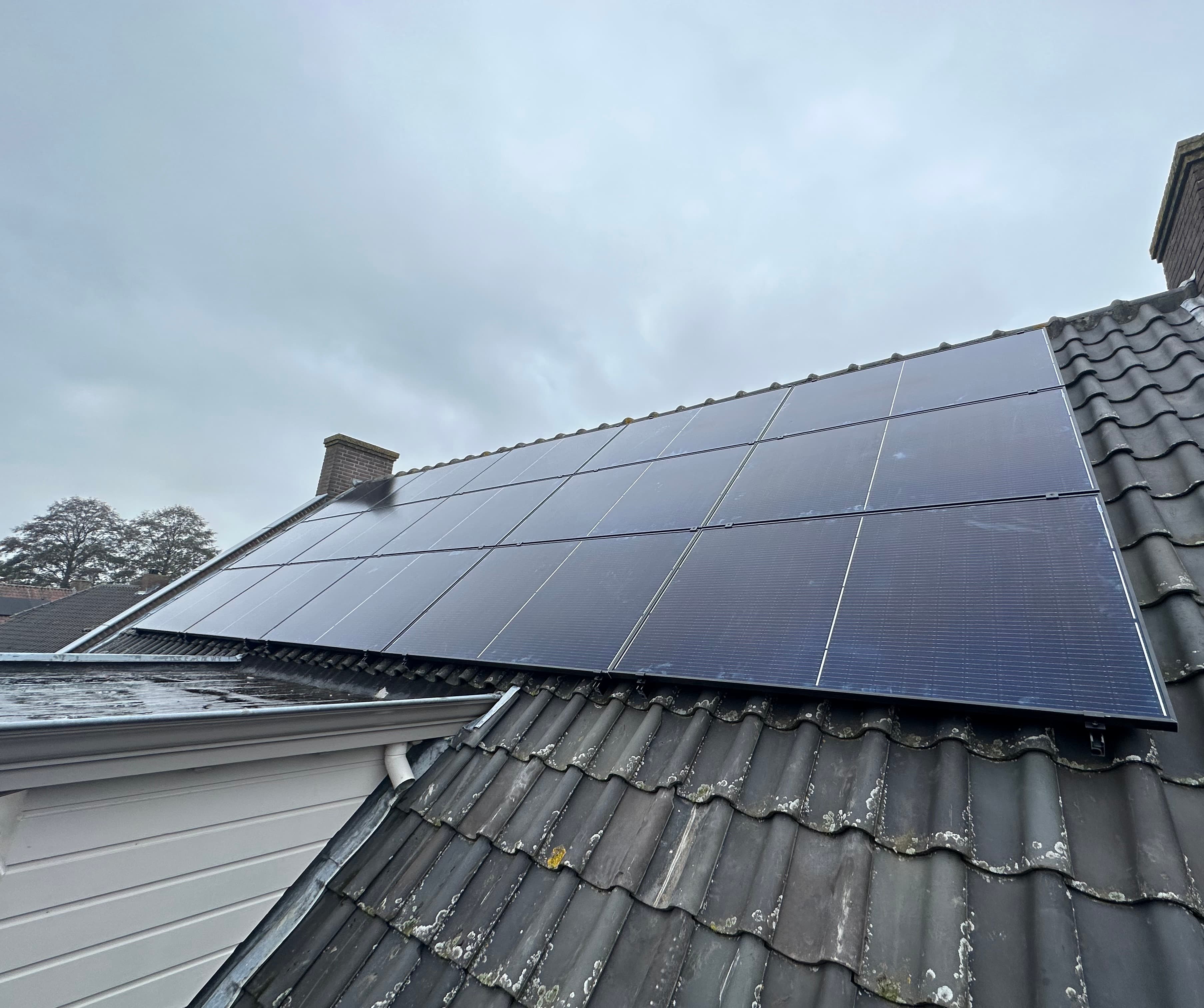 Dak met zonnepanelen